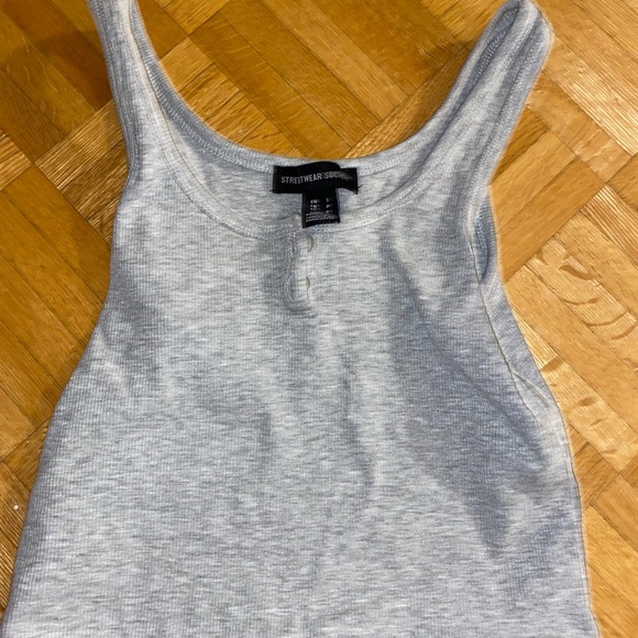 Small gray tank top - Picture 2 of 3